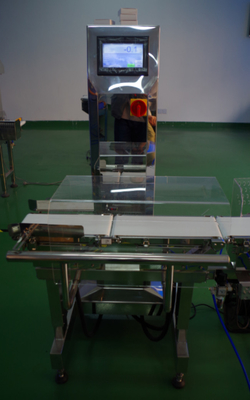 Le contrôleur de poids de bande de conveyeur usine avec l'échelle automatique de réjecteur de poussoir