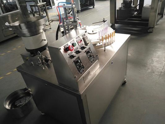 Machine de remplissage pharmaceutique à plusieurs buseaux pour liquide/pâte/poudre avec arrêt d'urgence