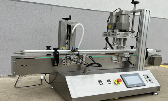 Pompe magnétique de capsulage remplissante d'huile de crème de la machine 100ml de dessus de table linéaire automatique